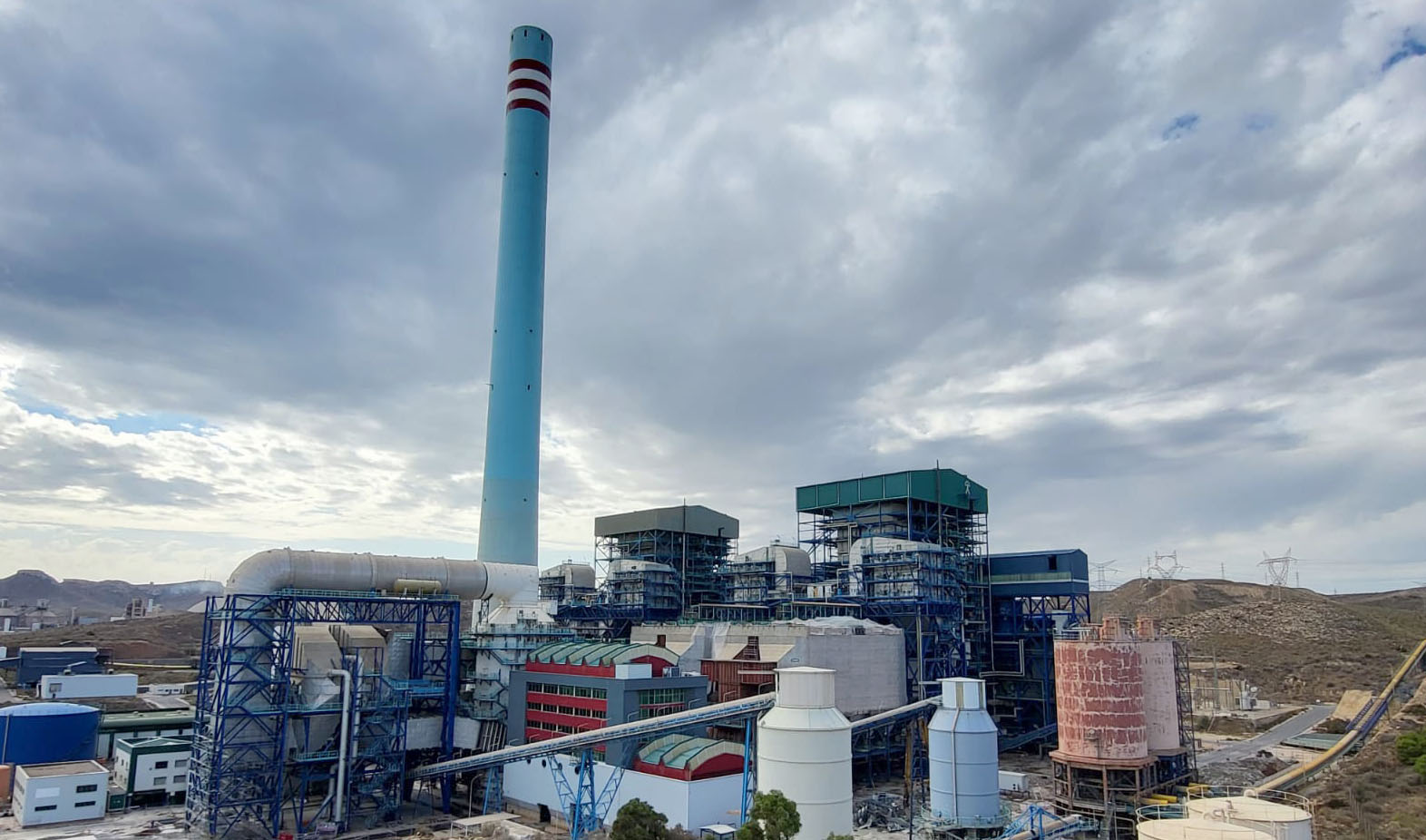 
			      La central térmica de Endesa en Carboneras cesó su actividad a finales de 2021 tras cuatro décadas en funcionamiento.			    
			  